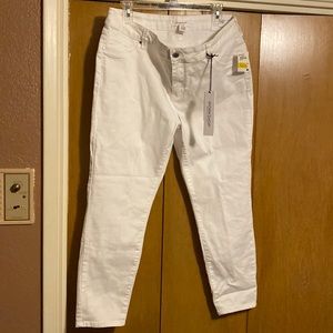 White denim ankle jeans.